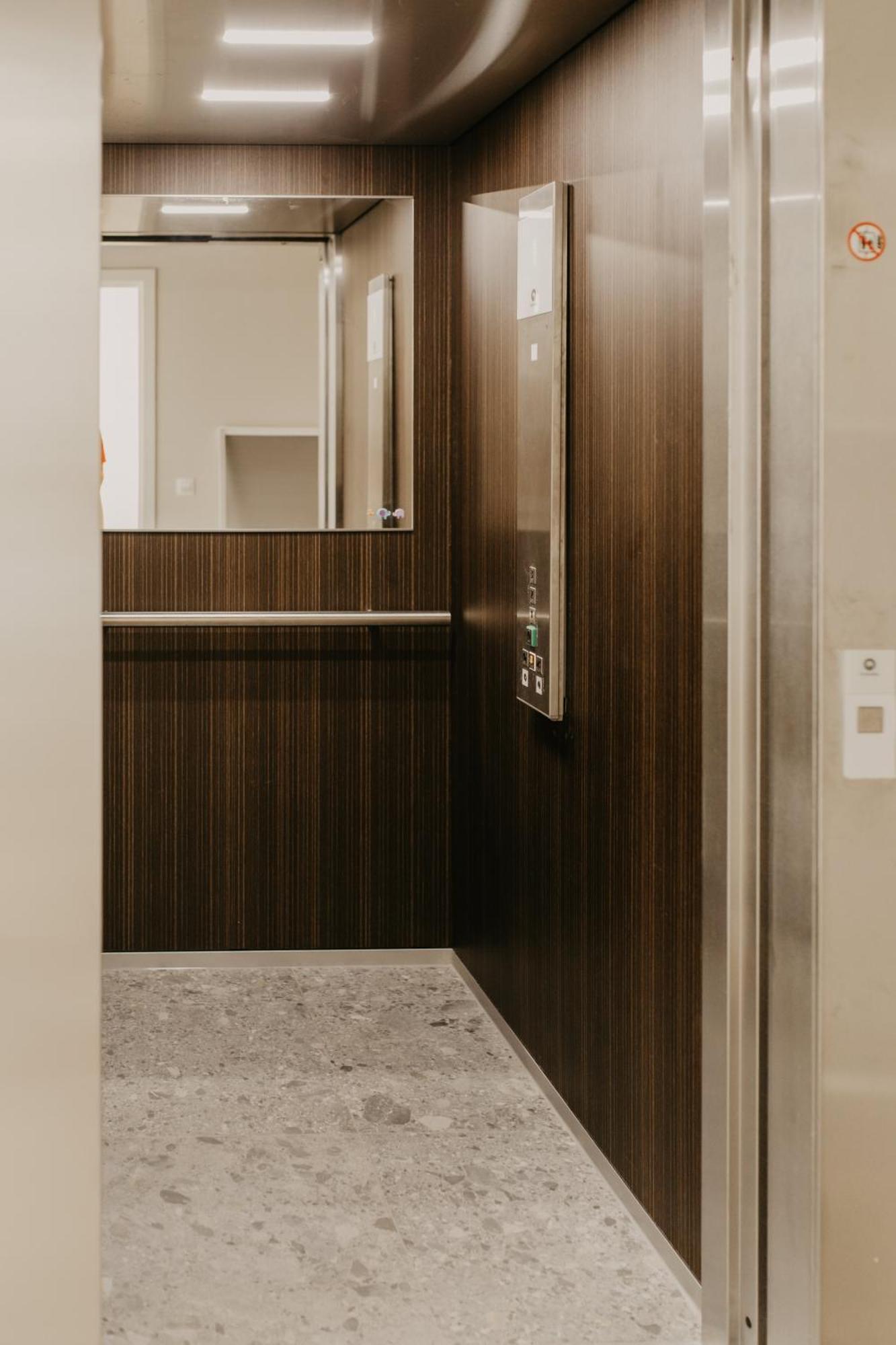 Blue Bird Residence Suite Moriaan أنتويرب المظهر الخارجي الصورة
